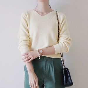 Uniqlo V Neck Sweater